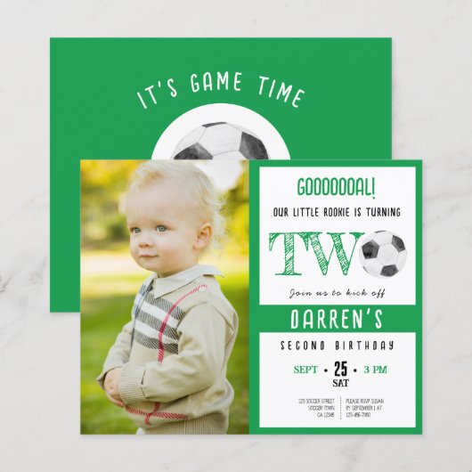 バジェットかわいいサッカー写真緑2歳の誕生日招待状 (正面/裏面)