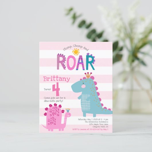 バジェットかわいいピンク恐竜ガール誕生日招待状 (スタンド正面)