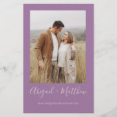 バジェットほこりっぽい薄紫モダンフォト結婚式招待状 チラシ (裏面)