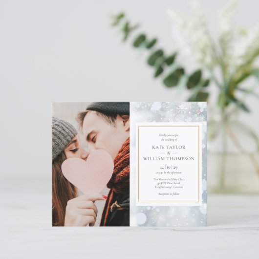 バジェットウィンタースノーフレーク写真結婚式招待状 (スタンド正面)