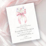 バジェットサプライズ70th誕生日ピンクボウ招待状<br><div class="desc">ピンクフェミニンコケットの弓は飾小さなピンクと紫の青の野花が付いている。</div>