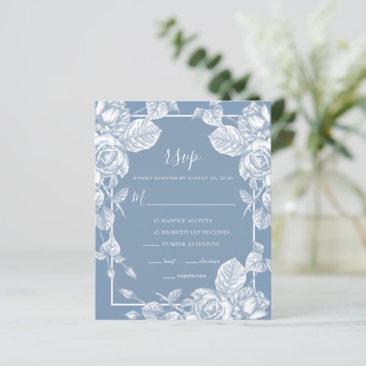 バジェットダスティブルーフローラウェディングRSVPカード (スタンド正面)