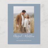 バジェットダスティブルーモダンフォト結婚式招待状 (裏面)