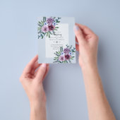 バジェットパープルブルゴーニュブルーフローラ結婚式の招待 チラシ (手)