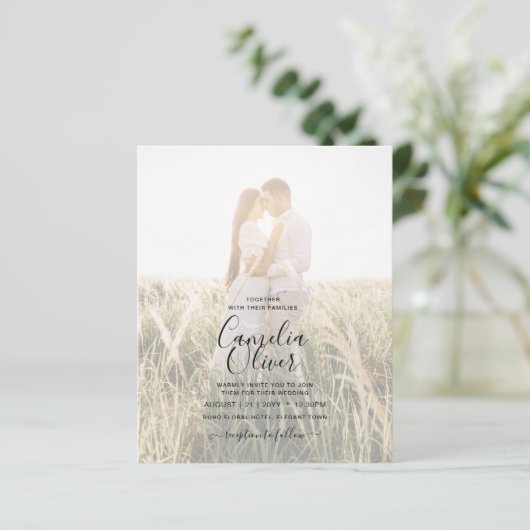 バジェットピンクグラデーションのフォトオーバーレイ結婚式の招待 (スタンド正面)