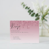 バジェットピンクグリッターウェディングRSVP ポストカード (スタンド正面)