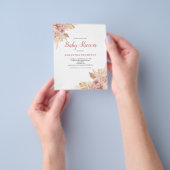 バジェットピンクフローラボホベイビーシャワー招待状 チラシ (手)