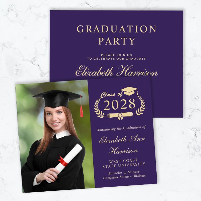 バジェットフォトパープル卒業パーティー招待状 (An elegant college graduation party invitation to celebrate the graduate's achievements)