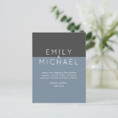 バジェットモダンスチル結婚ブルーの招待 ポストカード (スタンド正面)