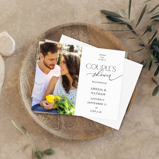 バジェットモダンフォトカップルのシャワー