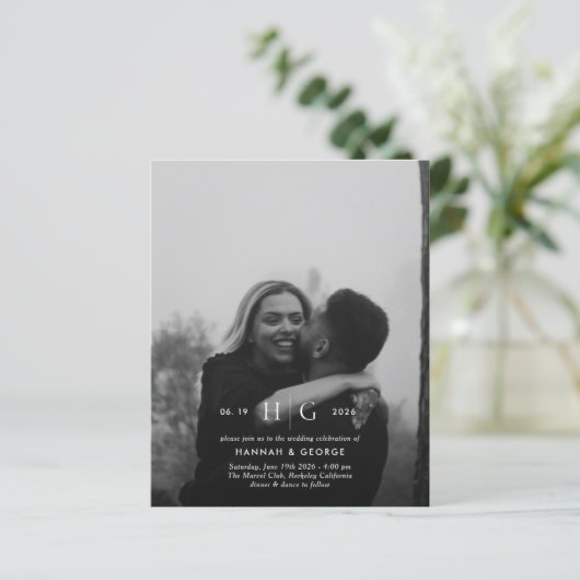 バジェットモダンモノグラムポートレート結婚式招待状 (スタンド正面)