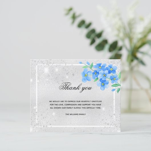 バジェット悔やみや弔慰シルバーブルーフローラ感謝してい写真あなた (スタンド正面)