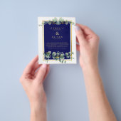 バジェット海軍金ゴールドユーカリ結婚式QRコードを招待 チラシ (手)