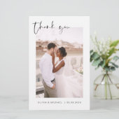 バジェット結婚のミニマル写真サンキューカード (スタンド正面)