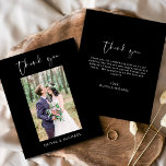 バジェット結婚ブラックの感謝の写真 チラシ<br><div class="desc">フロント結婚とバックに写真がある予算のサンキューカード。サンキューカードにはモダン、ミニマルなモダン結婚式日のお祝いの後に使用するエレガント、シンプルと使用する手で文字のキュラシンプルシックスクリプトのタイポグラフィが含まれている。</div>