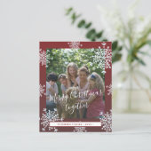 バジェット雪の結晶の写真クリスマスレッドホリデーカード (スタンド正面)