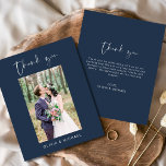 バジェットNavy Blue結婚の感謝の写真<br><div class="desc">フロント結婚とバックに写真がある予算のサンキューカード。サンキューカードにはモダン、ミニマルなモダン結婚式日のお祝いの後に使用するエレガント、シンプルと使用する手で文字のキュラシンプルシックスクリプトのタイポグラフィが含まれている。</div>
