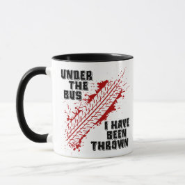 バスの下で私は投げられた マグカップ