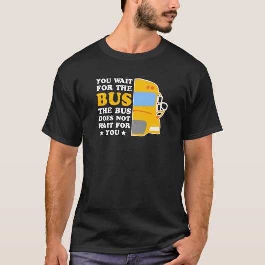 バスの運転手は乗客の移乗を待たない Tシャツ (正面)