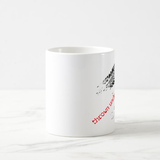 バスクラブマグの下で投げられる コーヒーマグカップ (中央)