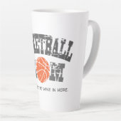 バスケおもしろいットママ カフェラテマグ (右アングル)