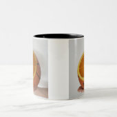 バスケッカッコいいトルデザイン ツートーンマグカップ (中央)