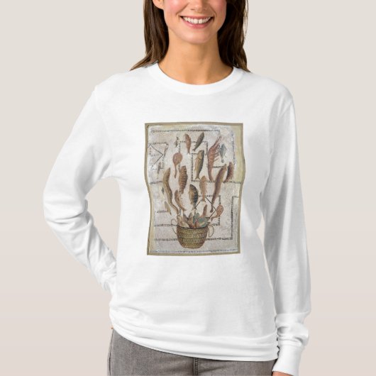 バスケットから脱出している魚を描写する舗装 Tシャツ (正面)