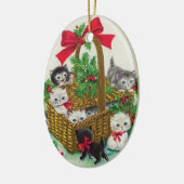 バスケットに入ったかわいいヴィンテージのクリスマスの子猫 セラミックオーナメント (左)