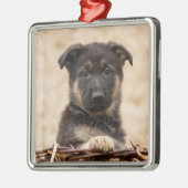 バスケットに入ったドイツの羊飼い犬 メタルオーナメント (左)