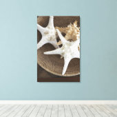 バスケットに入ったヒトデ キャンバスプリント (インサイチュ (ウッドフロア))