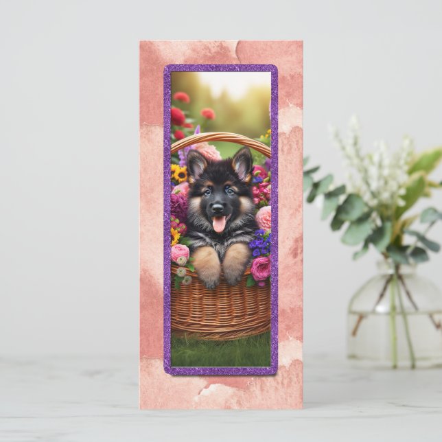 バスケットに入った可愛いドイツの羊飼い犬 (スタンド正面)