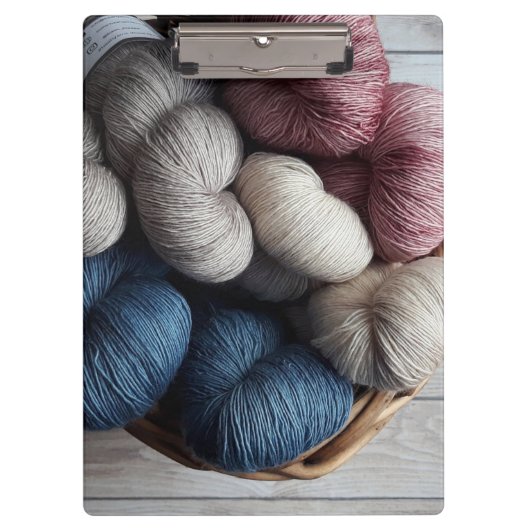 バスケットに入れるクラフトヤーンのスプール クリップボード (正面)