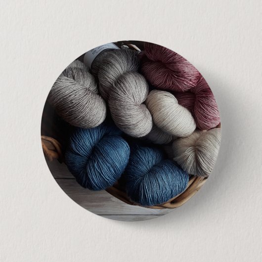 バスケットに入れるクラフトヤーンのスプール 缶バッジ (正面)