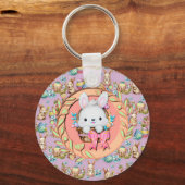 バスケットに座って可愛いイースターバニー キーホルダー (正面)