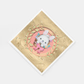 バスケットに座って可愛いイースターバニー スタンダードランチョンナプキン (角)