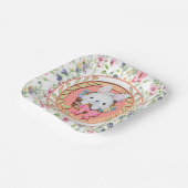 バスケットに座って可愛いイースターバニー ペーパープレート (傾斜あり)