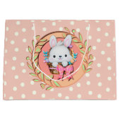 バスケットに座って可愛いイースターバニー ラージペーパーバッグ (正面)