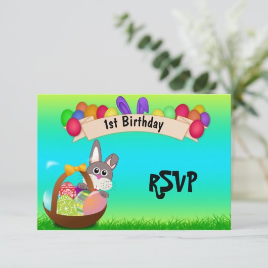 バスケットのイースター第1誕生日RSVPのかわいいバニー 招待状 (スタンド正面)