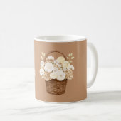 バスケットのクリーム色の白い花 コーヒーマグカップ (正面右)