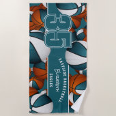 バスケットの多カスタムくのチーム名ティール(緑がかった色)白 ビーチタオル (正面)