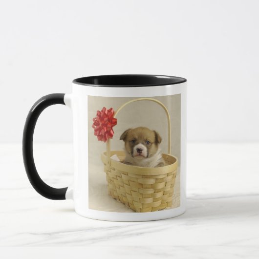 バスケットの子犬 マグカップ (左)