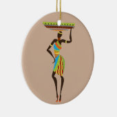 バスケットの部族芸術を持つアフリカの部族の女性 セラミックオーナメント (右)