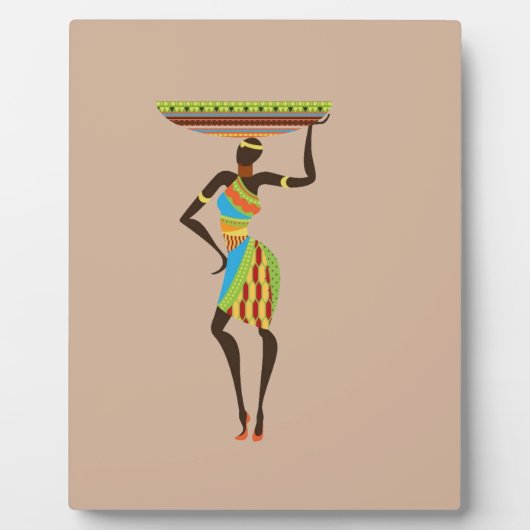 バスケットの部族芸術を持つアフリカの部族の女性 フォトプラーク (正面)