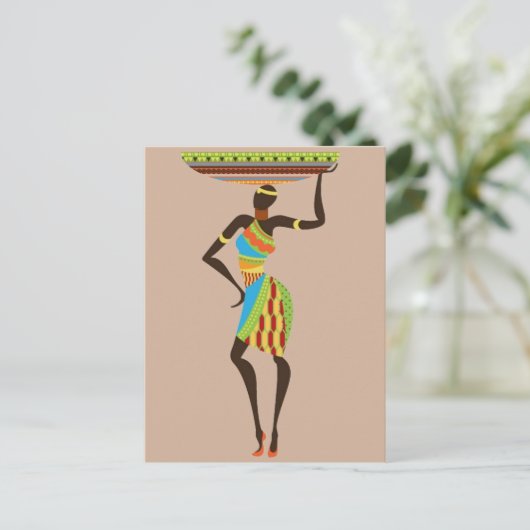 バスケットの部族芸術を持つアフリカの部族の女性 ポストカード (スタンド正面)