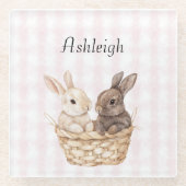 バスケットストライプイースターにシックなピンクの格子模様のブニー ガラスコースター (正面)