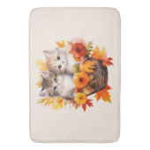 バスケットパーソナライズされたに入ったかわいい子猫 バスマット (正面縦)