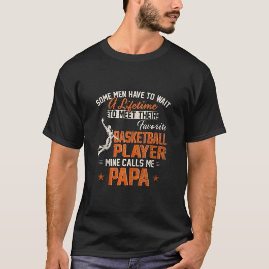 バスケットボールお気に入りの選手が私をパパと呼ぶおもしろい Tシャツ (正面)