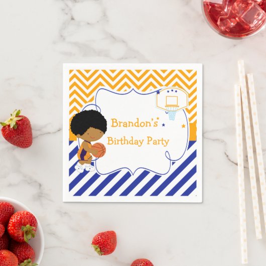 バスケットボールかわいいアフリカ系アメリカ人バースデーパーティー スタンダードカクテルナプキン (インサイチュ)