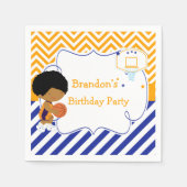 バスケットボールかわいいアフリカ系アメリカ人バースデーパーティー スタンダードカクテルナプキン (正面)