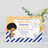 バスケットボールかわいいアフリカ系アメリカ人バースデーパーティー 招待状 (スタンド正面)